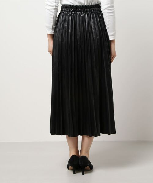 CHARM BERRY TIC（チャームベリーチック）の「フェイクレザー　アコーディオンプリーツスカート（スカート・レディース・ベージュ/コーラルピンク/ライトベージュ/ブラック/ブルー・M）」の21枚目の写真