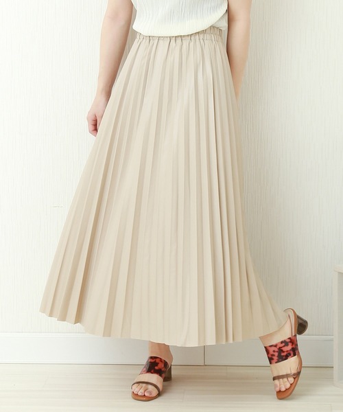 CHARM BERRY TIC（チャームベリーチック）の「フェイクレザー　アコーディオンプリーツスカート（スカート・レディース・ベージュ/コーラルピンク/ライトベージュ/ブラック/ブルー・M）」の4枚目の写真