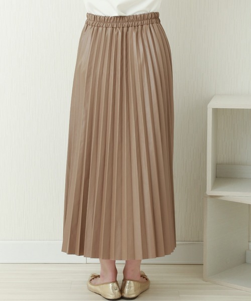 CHARM BERRY TIC（チャームベリーチック）の「フェイクレザー　アコーディオンプリーツスカート（スカート・レディース・ベージュ/コーラルピンク/ライトベージュ/ブラック/ブルー・M）」の15枚目の写真