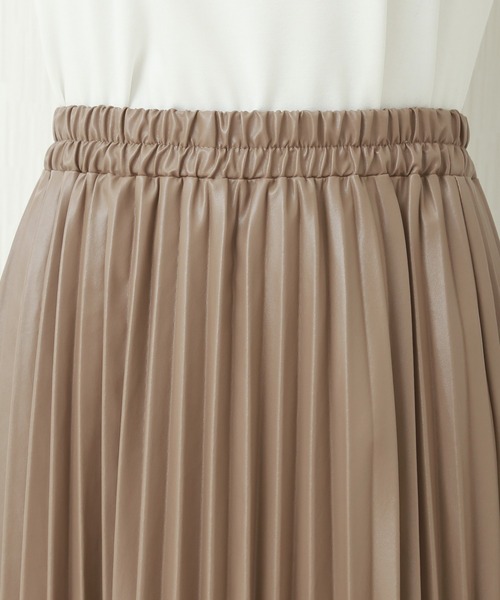 CHARM BERRY TIC（チャームベリーチック）の「フェイクレザー　アコーディオンプリーツスカート（スカート・レディース・ベージュ/コーラルピンク/ライトベージュ/ブラック/ブルー・M）」の7枚目の写真