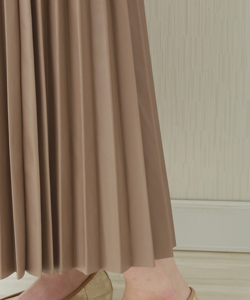 CHARM BERRY TIC（チャームベリーチック）の「フェイクレザー　アコーディオンプリーツスカート（スカート・レディース・ベージュ/コーラルピンク/ライトベージュ/ブラック/ブルー・M）」の20枚目の写真