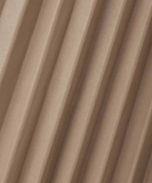 CHARM BERRY TIC（チャームベリーチック）の「フェイクレザー　アコーディオンプリーツスカート（スカート・レディース・ベージュ/コーラルピンク/ライトベージュ/ブラック/ブルー・M）」の14枚目の写真