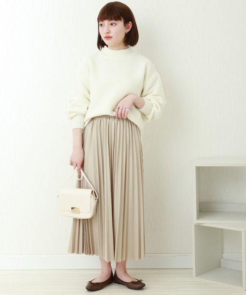 CHARM BERRY TIC（チャームベリーチック）の「フェイクレザー　アコーディオンプリーツスカート（スカート・レディース・ベージュ/コーラルピンク/ライトベージュ/ブラック/ブルー・M）」の6枚目の写真