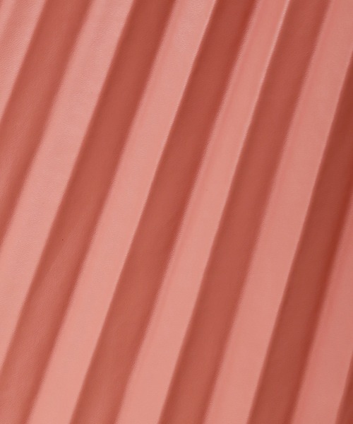 CHARM BERRY TIC（チャームベリーチック）の「フェイクレザー　アコーディオンプリーツスカート（スカート・レディース・ベージュ/コーラルピンク/ライトベージュ/ブラック/ブルー・M）」の18枚目の写真