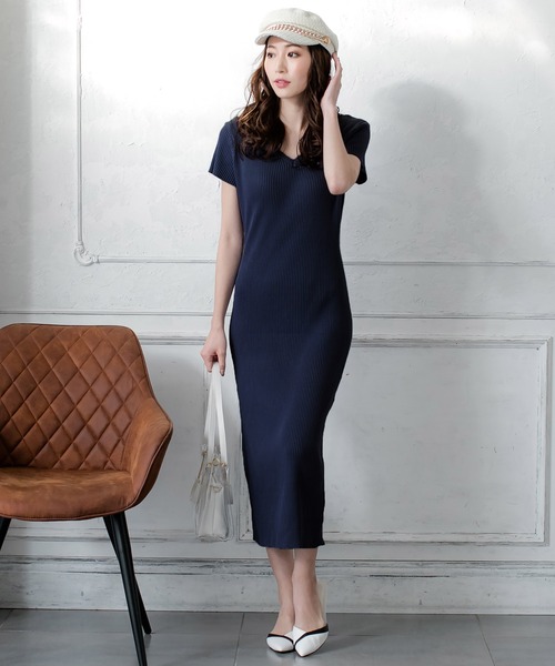 Julia Boutique（ジュリアブティック）の「丈が選べるベーシック半袖ニットタイトワンピース/21044（ワンピース・レディース・ベージュ系その他/ブラック系その他2/ベージュ系その他2/ブルー系その他2/ブルー系その他3/ブルー系その他4/パープル系その他2/ピンク系その他2/ブラック系その他/ブルー系その他/パープル系その他/ピンク系その他・14）」の6枚目の写真