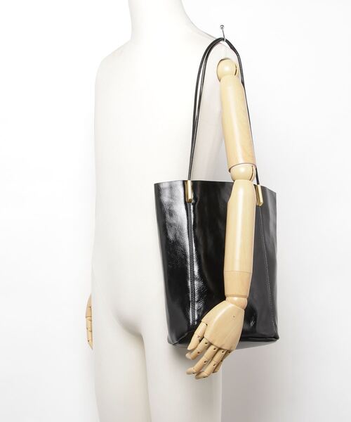 Aunt Marie's（アントマリーズ）の「【A4対応】フェイクレザーシンプルトート/AUNT MARIE'S（トートバッグ・レディース・ブラック/アイボリー・FREE）」の3枚目の写真