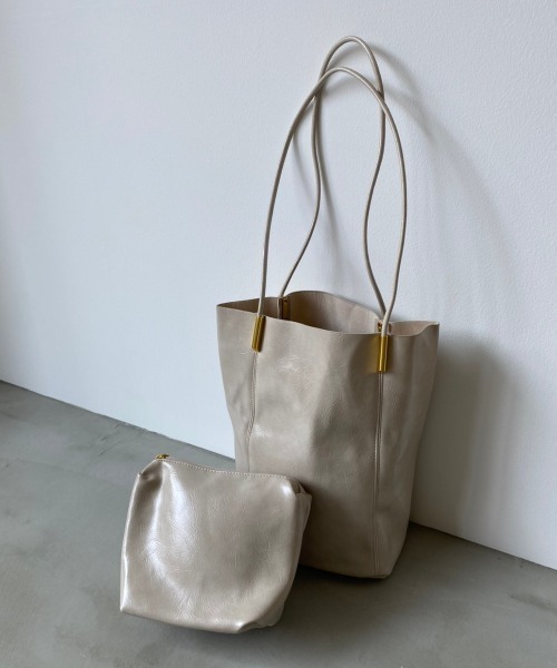 Aunt Marie's（アントマリーズ）の「【A4対応】フェイクレザーシンプルトート/AUNT MARIE'S（トートバッグ・レディース・ブラック/アイボリー・FREE）」の11枚目の写真