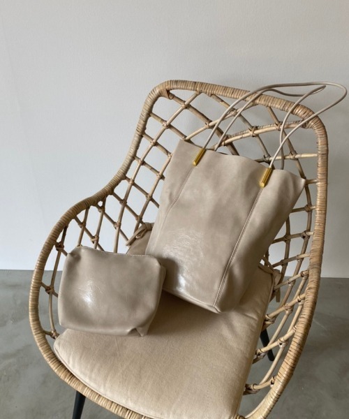 Aunt Marie's（アントマリーズ）の「【A4対応】フェイクレザーシンプルトート/AUNT MARIE'S（トートバッグ・レディース・ブラック/アイボリー・FREE）」の9枚目の写真