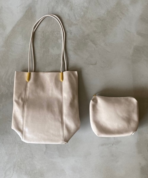 Aunt Marie's（アントマリーズ）の「【A4対応】フェイクレザーシンプルトート/AUNT MARIE'S（トートバッグ・レディース・ブラック/アイボリー・FREE）」の15枚目の写真