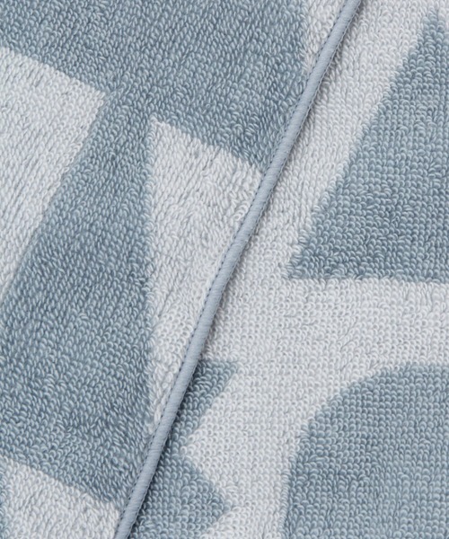 LAKOLE（ラコレ）の「今治産ハンドタオル[タイポグラフィー] / LAKOLE（ハンカチ/ハンドタオル・レディース・ホワイト/ブラック/グレー/ピンク/サンドグレー/ブルー・FREE）」の8枚目の写真