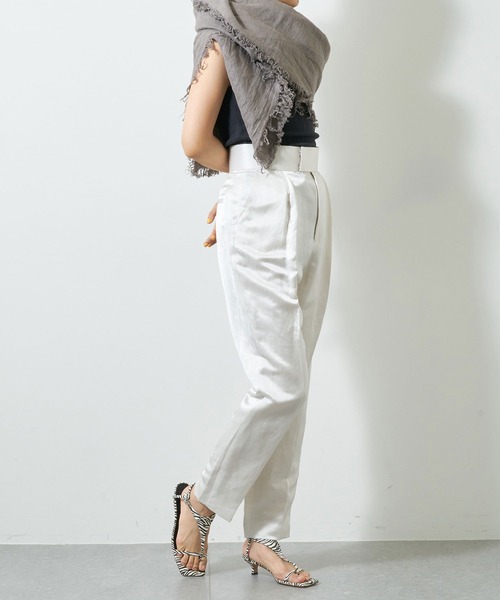 Whim Gazette（ウィムガゼット）の「サテンウエストマークタックパンツ（その他パンツ・レディース・ホワイト系その他/ベージュ・36/38）」の16枚目の写真