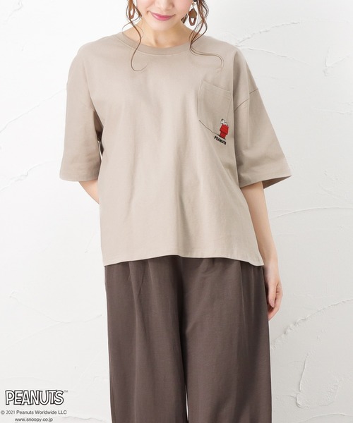 PEANUTS(ピーナッツ)の「ポケット付き ワイドTシャツ(Tシャツ/カットソー・レディース・ホワイト/ベージュ/ブラック/グリーン・フリー)」の5枚目の写真