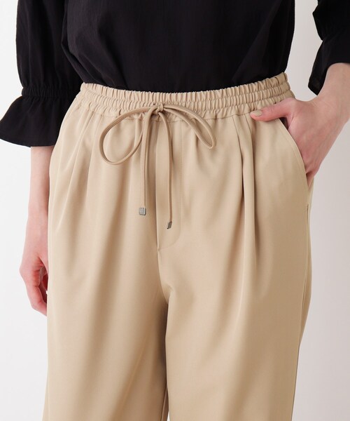 SHOO・LA・RUE（シューラルー）の「◆【S-3L】微光沢ツイルイージーテーパードパンツ（その他パンツ・レディース・ブラック/ベージュ/カーキ・02/03/04/05/01）」の8枚目の写真