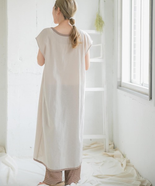 ITEMS URBANRESEARCH（アイテムズ アーバンリサーチ）の「パイピングガウン（その他アウター・レディース・スミクロ/ライトカーキ/ベージュ・FREE）」の11枚目の写真