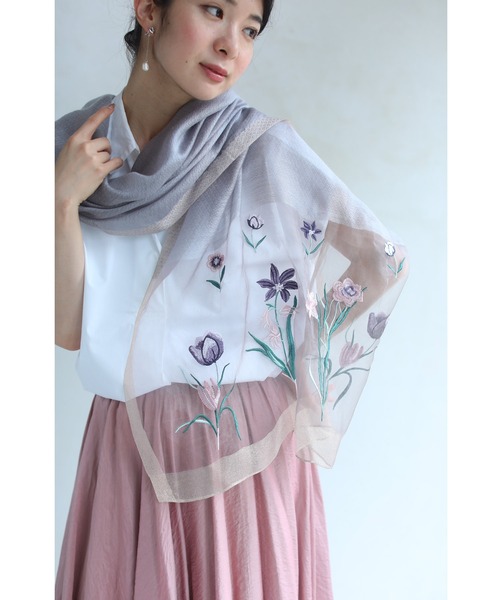 cawaii(カワイイ)の「淡く優美な花刺繍の柔らかストール(ストール/ショール・レディース・パープル・FREE)」の6枚目の写真