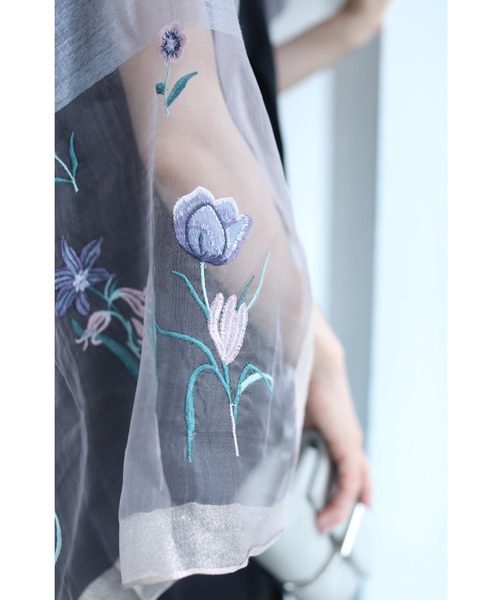 cawaii(カワイイ)の「淡く優美な花刺繍の柔らかストール(ストール/ショール・レディース・パープル・FREE)」の15枚目の写真