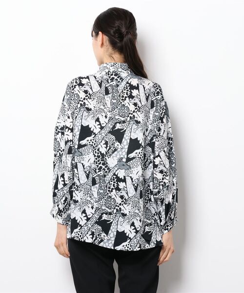 ScoLar（スカラー）の「キリン総柄シャツ（シャツ/ブラウス・レディース・ブラック/マスタード・M）」の3枚目の写真