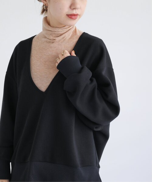 MJUKA.（ミューカ）の「深Vプルオーバー（Tシャツ/カットソー・レディース・ブラック/ベージュ・FREE）」の6枚目の写真