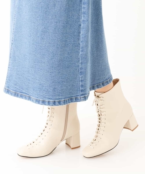 a.v.v（アーヴェヴェ）の「レースアップブーツ（ブーツ・レディース・ブラック/アイボリー・24.5/23.5/22.5）」の2枚目の写真