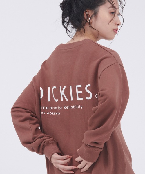 Dickies（ディッキーズ）の「Dickies/ディッキーズ コットン裏毛ロゴデザインプリントスウェット（スウェット・レディース・ブルー/ホワイト系その他4/ブラウン/ホワイト系その他2/ブラック/ラベンダー/オフホワイト/ホワイト系その他3・M/L）」の6枚目の写真