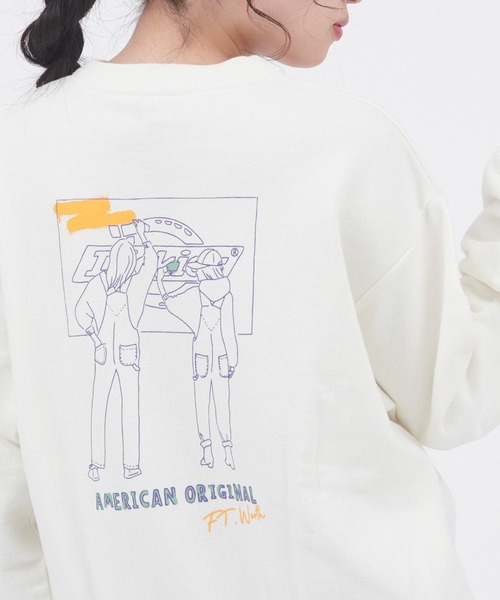 Dickies（ディッキーズ）の「Dickies/ディッキーズ コットン裏毛ロゴデザインプリントスウェット（スウェット・レディース・ブルー/ホワイト系その他4/ブラウン/ホワイト系その他2/ブラック/ラベンダー/オフホワイト/ホワイト系その他3・M/L）」の3枚目の写真