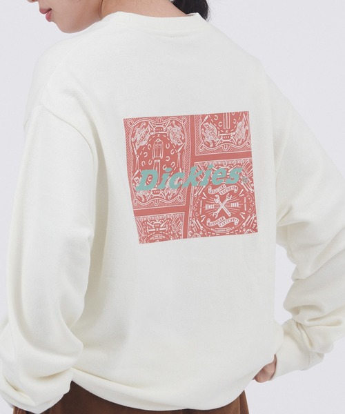 Dickies（ディッキーズ）の「Dickies/ディッキーズ コットン裏毛ロゴデザインプリントスウェット（スウェット・レディース・ブルー/ホワイト系その他4/ブラウン/ホワイト系その他2/ブラック/ラベンダー/オフホワイト/ホワイト系その他3・M/L）」の4枚目の写真