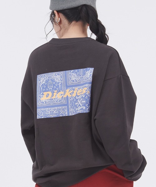 Dickies（ディッキーズ）の「Dickies/ディッキーズ コットン裏毛ロゴデザインプリントスウェット（スウェット・レディース・ブルー/ホワイト系その他4/ブラウン/ホワイト系その他2/ブラック/ラベンダー/オフホワイト/ホワイト系その他3・M/L）」の5枚目の写真