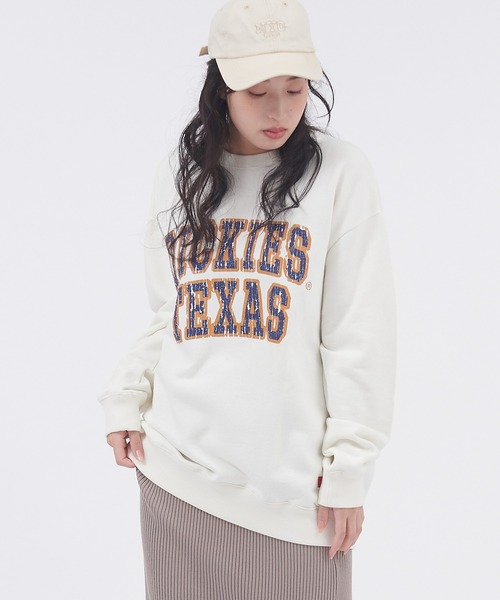 Dickies（ディッキーズ）の「Dickies/ディッキーズ コットン裏毛ロゴデザインプリントスウェット（スウェット・レディース・ブルー/ホワイト系その他4/ブラウン/ホワイト系その他2/ブラック/ラベンダー/オフホワイト/ホワイト系その他3・M/L）」の10枚目の写真