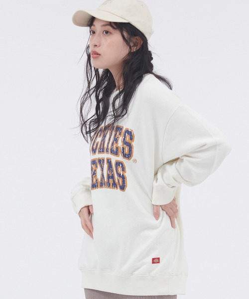 Dickies（ディッキーズ）の「Dickies/ディッキーズ コットン裏毛ロゴデザインプリントスウェット（スウェット・レディース・ブルー/ホワイト系その他4/ブラウン/ホワイト系その他2/ブラック/ラベンダー/オフホワイト/ホワイト系その他3・M/L）」の11枚目の写真