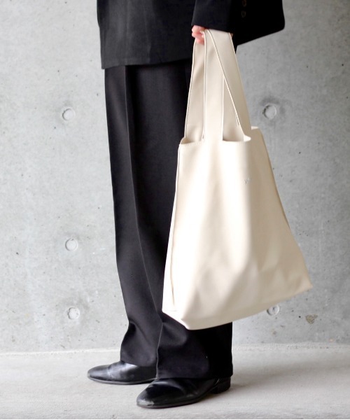 y/m by れぽすけ(イムバイレポスケ)の「フェイクレザートートBAG(トートバッグ・メンズ・ライトベージュ/ブラック・FREE)」の15枚目の写真