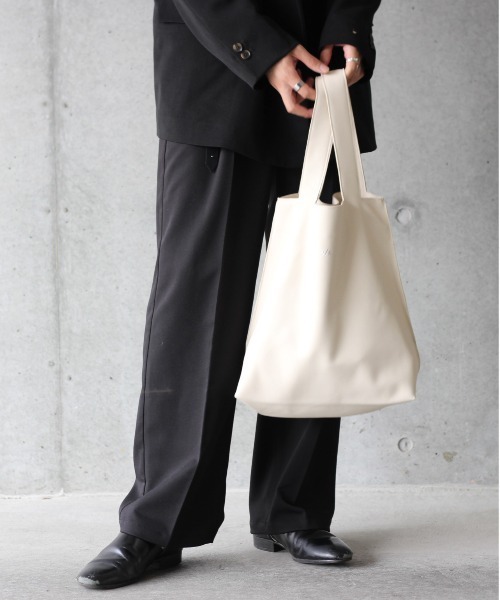 y/m by れぽすけ(イムバイレポスケ)の「フェイクレザートートBAG(トートバッグ・メンズ・ライトベージュ/ブラック・FREE)」の11枚目の写真