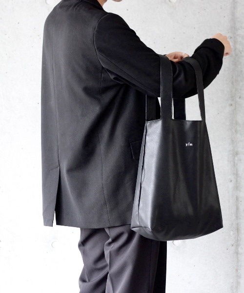 y/m by れぽすけ(イムバイレポスケ)の「フェイクレザートートBAG(トートバッグ・メンズ・ライトベージュ/ブラック・FREE)」の7枚目の写真