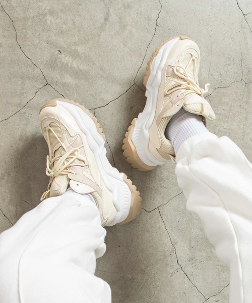 WEGO(ウィゴー)の「WEGO/デザインスニーカー(スニーカー・レディース・ホワイト/ブラック/ベージュ・LARGE/MEDIUM)」の3枚目の写真