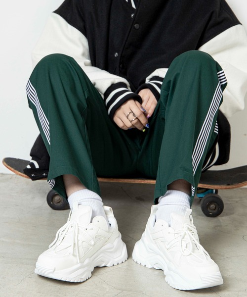 WEGO(ウィゴー)の「WEGO/デザインスニーカー(スニーカー・レディース・ホワイト/ブラック/ベージュ・LARGE/MEDIUM)」の2枚目の写真