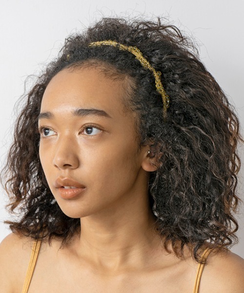 Casselini（キャセリーニ）の「Casselini(キャセリーニ)なみなみビーズカチューシャ（カチューシャ・レディース・ネイビー/レッド/オフホワイト/イエロー・FREE）」の3枚目の写真