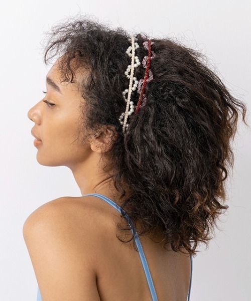 Casselini（キャセリーニ）の「Casselini(キャセリーニ)なみなみビーズカチューシャ（カチューシャ・レディース・ネイビー/レッド/オフホワイト/イエロー・FREE）」の5枚目の写真