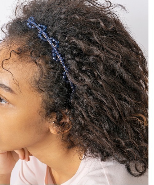 Casselini（キャセリーニ）の「Casselini(キャセリーニ)なみなみビーズカチューシャ（カチューシャ・レディース・ネイビー/レッド/オフホワイト/イエロー・FREE）」の6枚目の写真