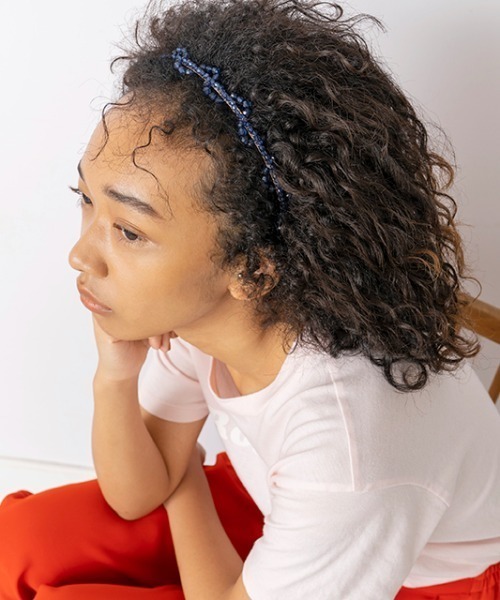 Casselini（キャセリーニ）の「Casselini(キャセリーニ)なみなみビーズカチューシャ（カチューシャ・レディース・ネイビー/レッド/オフホワイト/イエロー・FREE）」の7枚目の写真