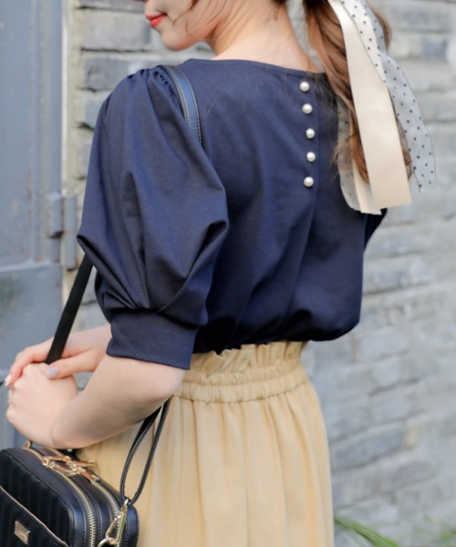 Areeam（アリーム）の「控えめな彼女に贈るパフスリーブトップス（Tシャツ/カットソー・レディース・ネイビー/ブラック/レッド/オフホワイト・FREE）」の5枚目の写真