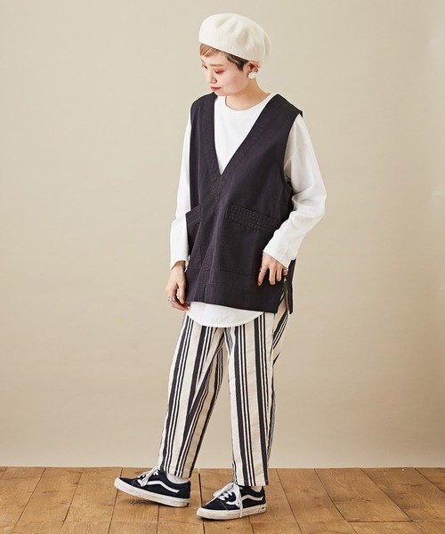 CUBE SUGAR(キューブシュガー)の「ツイル Vネック 無地 ベスト(ベスト・レディース・チャコールグレー/ベージュ/カーキ・M)」の5枚目の写真