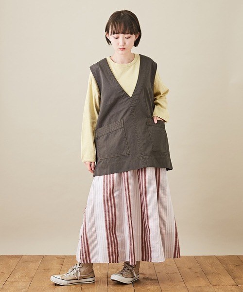 CUBE SUGAR(キューブシュガー)の「ツイル Vネック 無地 ベスト(ベスト・レディース・チャコールグレー/ベージュ/カーキ・M)」の15枚目の写真