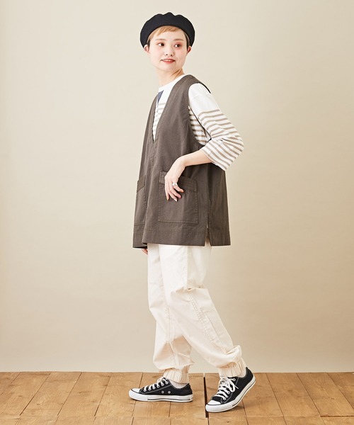 CUBE SUGAR(キューブシュガー)の「ツイル Vネック 無地 ベスト(ベスト・レディース・チャコールグレー/ベージュ/カーキ・M)」の17枚目の写真