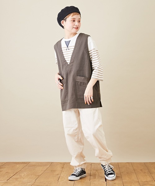 CUBE SUGAR(キューブシュガー)の「ツイル Vネック 無地 ベスト(ベスト・レディース・チャコールグレー/ベージュ/カーキ・M)」の16枚目の写真