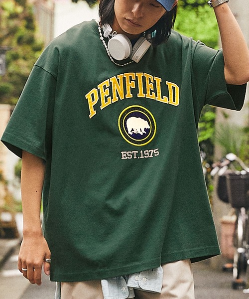 PEN FIELD(ペンフィールド)の「PENFIELD/ペンフィールド 別注 カレッジアーチロゴワッペン/ツイル刺繍ビッグシルエット半袖 Tシャツ(Tシャツ/カットソー・メンズ・スミクロ/ネイビー/グリーン/ホワイト/グリーン系/ネイビー系/ホワイト系/ブラック系/ブラウン/サックスブルー/グレイッシュベージュ/アッシュグレー/ネイビー系1・M/L)」の8枚目の写真