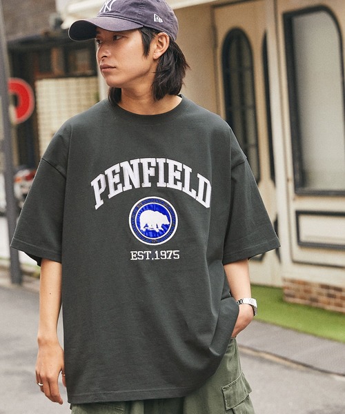PEN FIELD(ペンフィールド)の「PENFIELD/ペンフィールド 別注 カレッジアーチロゴワッペン/ツイル刺繍ビッグシルエット半袖 Tシャツ(Tシャツ/カットソー・メンズ・スミクロ/ネイビー/グリーン/ホワイト/グリーン系/ネイビー系/ホワイト系/ブラック系/ブラウン/サックスブルー/グレイッシュベージュ/アッシュグレー/ネイビー系1・M/L)」の14枚目の写真
