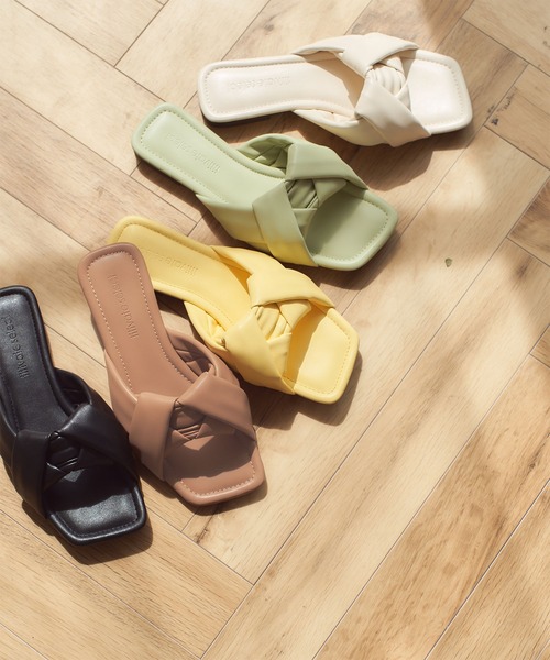 titivate（ティティベイト）の「編み込みフェイクレザーフラットサンダル（サンダル・レディース・ブラック/イエロー/アイボリー/モカ/グリーン系その他・LL/S/M/L）」の3枚目の写真