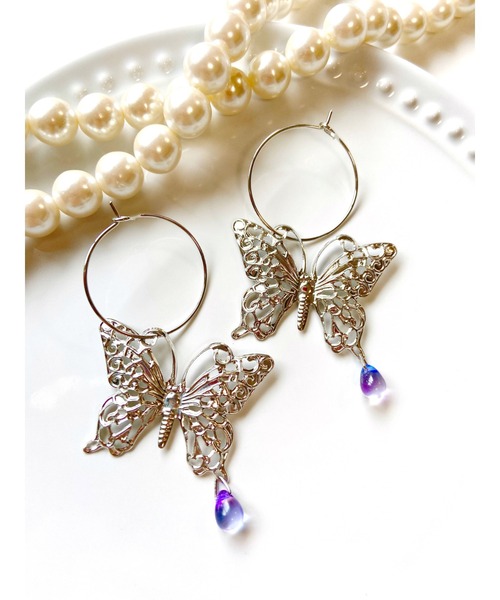 tone(トーン)の「【MUURABBTI】蝶々と雫のフープピアス(MA)(ピアス(両耳用)・レディース・シルバー/ゴールド・FREE)」の2枚目の写真