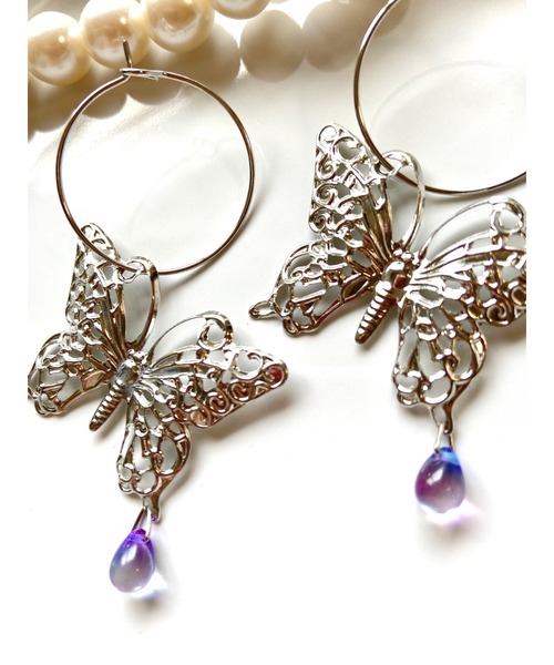 tone(トーン)の「【MUURABBTI】蝶々と雫のフープピアス(MA)(ピアス(両耳用)・レディース・シルバー/ゴールド・FREE)」の4枚目の写真