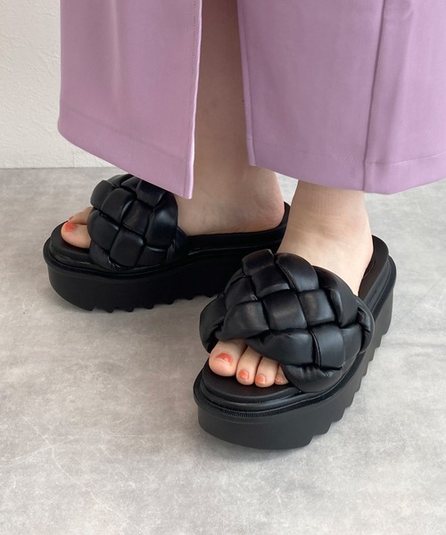 Alley by w closet（アリーバイダブルクローゼット）の「【Alley】厚底ぷっくりサンダル（サンダル・レディース・ブラック/オフホワイト/グリーン系その他・L/M）」の2枚目の写真