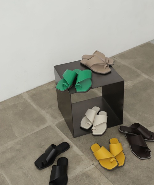 SENSE OF PLACE by URBAN RESEARCH（センスオブプレイスバイアーバンリサーチ）の「トウリングフラットサンダル（サンダル・レディース・ブラック/ライトベージュ/オフホワイト/ダークブラウン/グリーン/イエロー・SMALL/LARGE/MEDIUM）」の19枚目の写真